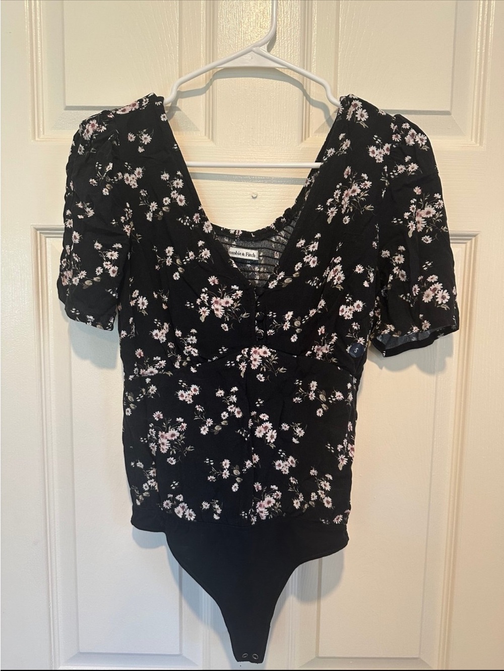 Abercrombie & Fitch Black Floral V-Neck Puff Sleeve Bodysuit with Pink Accents